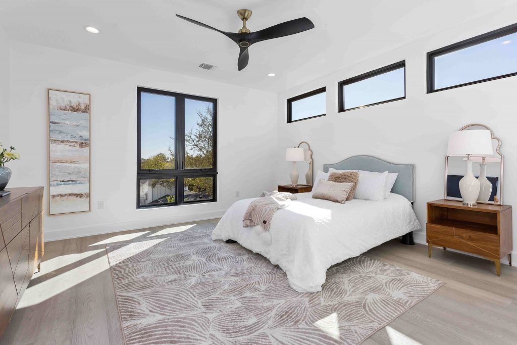 katastrofe eftertiden Kakadu Master Bedroom Lighting: Ideas for a More Stylish Bedroom - Flip The Switch